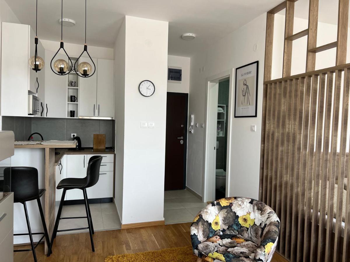 Apartment Charlie Private Parking Novi Sad Exterior photo